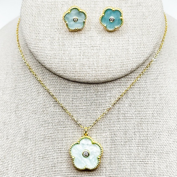 NWOT 18k Gold Plated, stainless steel light blue mother of pearl clover set - Picture 1 of 10